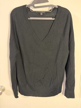 Banana Republic Women's V-Neck Sweater Large